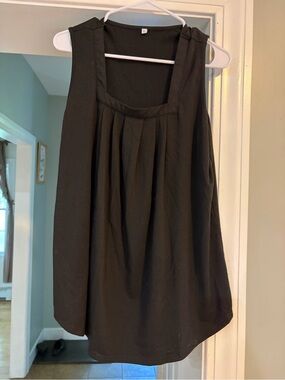 Sleeveless Black Pleated Tank Top
